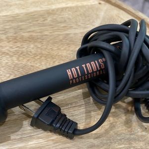 Hot Tools Rose Gold curling wand 1”